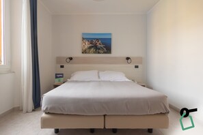In-room safe, cots/infant beds, free WiFi, bed sheets -  Hotiday La Spezia Centrale (La Spezia)