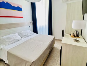 Double Room | In-room safe, cribs/infant beds, free WiFi, bed sheets