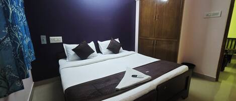 2 bedrooms, desk, iron/ironing board, free WiFi