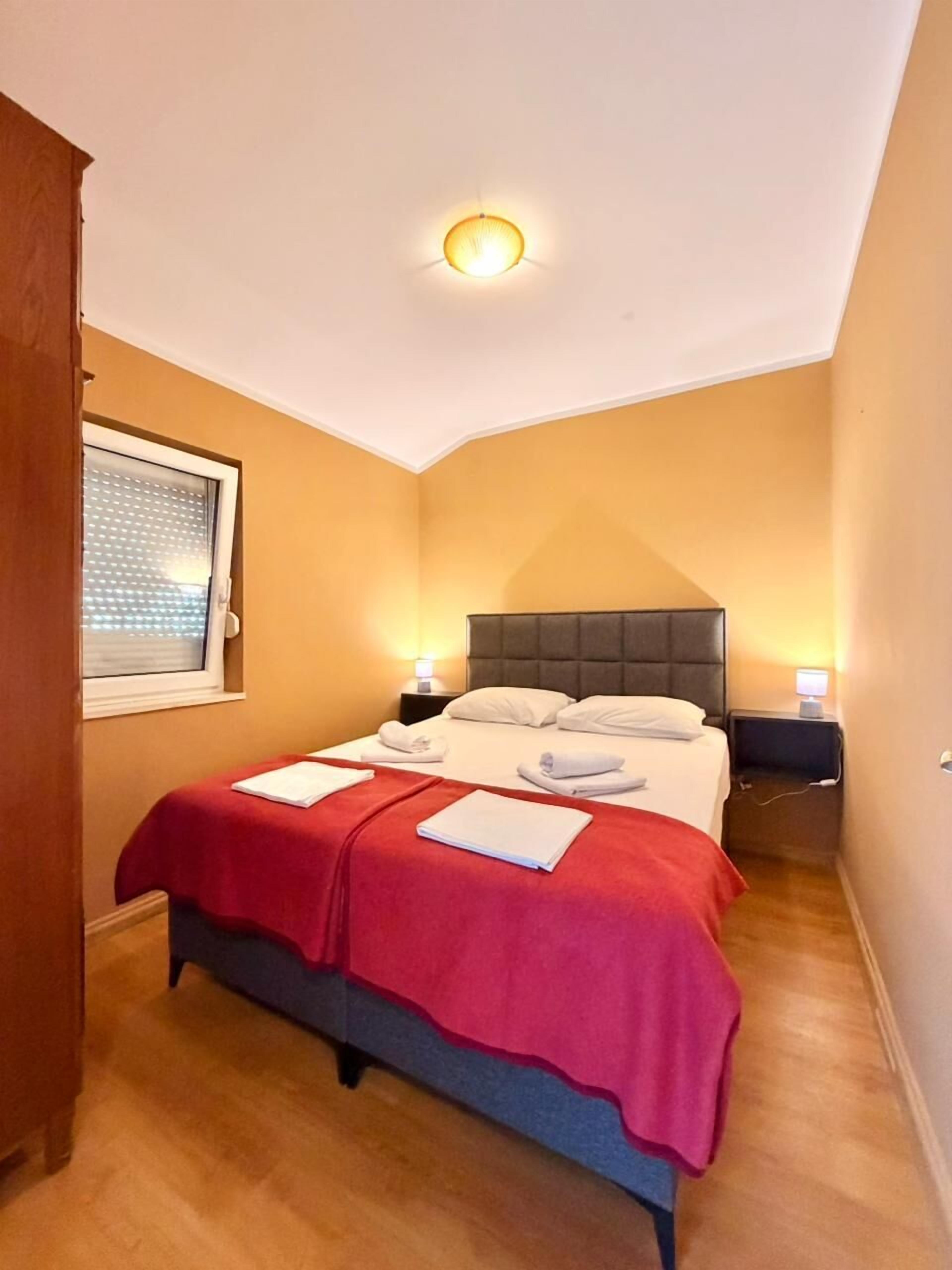 ดีลักซ์อพาร์ทเมนท์, ระเบียง, เห็นวิวทะเลบางส่วน | โต๊ะทำงาน, พื้นที่ทำงานแบบใช้แล็ปท็อป, Wi-Fi ฟรี