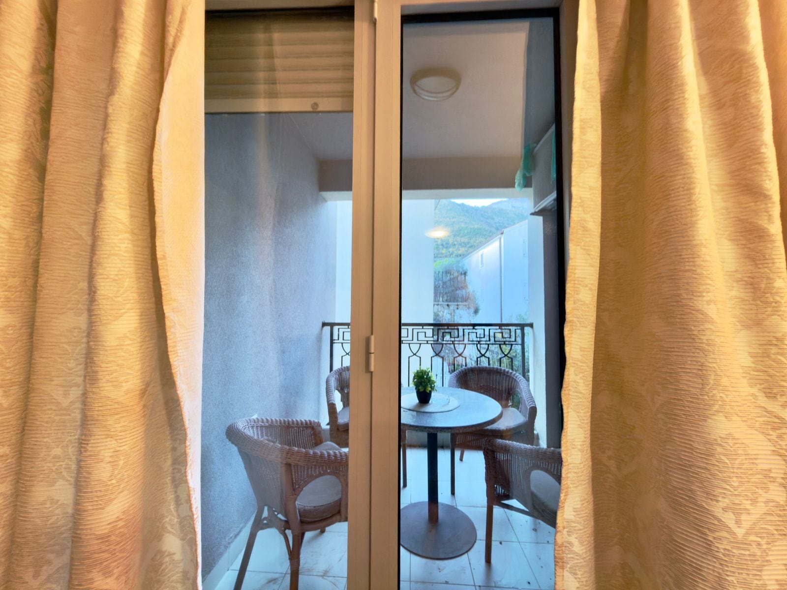 Standaard appartement, balkon, uitzicht op de stad | Terras