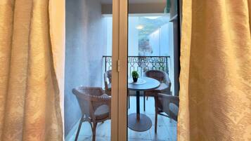 Standaard appartement, balkon, uitzicht op de stad | Terras