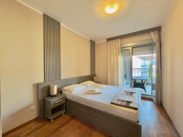 Desk, laptop workspace, free WiFi - Beachfront Apartments Oaza 2 (Petrovac)
