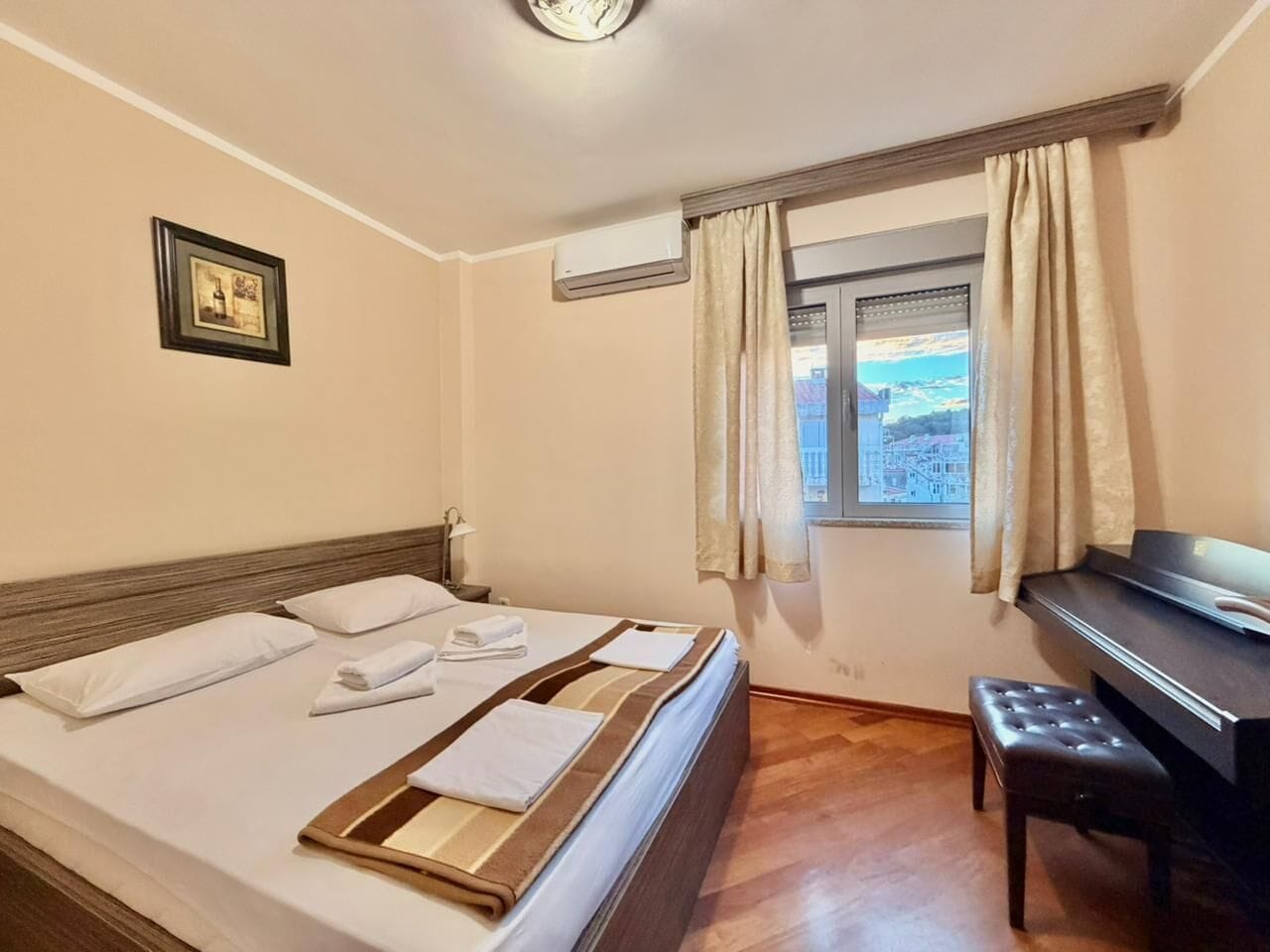 Appartement Familial, balcon, vue partielle sur la mer | Bureau, espace de travail pour ordinateur portable, Wi-Fi gratuit