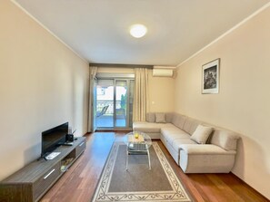 Classic Apartment, Partial Sea View | Living area