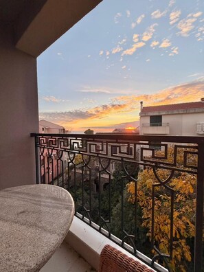 Căn hộ dành cho gia đình, ban công, quang cảnh một góc biển | Hiên