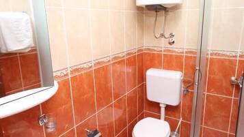 Studio Confort, balcon, vue partielle sur la mer | Bureau, espace de travail pour ordinateur portable, Wi-Fi gratuit