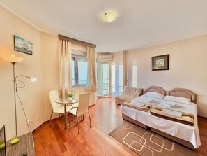 Desk, laptop workspace, free WiFi - Beachfront Apartments Oaza 2 (Petrovac)