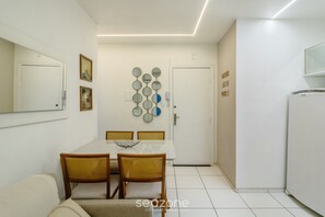 Dining - Apt With A/C 350m From the Beach in BC Esf0203 (Balneário Camboriú)