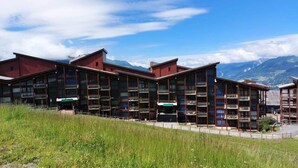 Unclassified image, 2 of 3, button - 2-room Apartment for 5 People With View of the Slopes, Ski-in Ski-out and Shops, Close to the ESF and the Nursery in (Bourg-Saint-Maurice)
