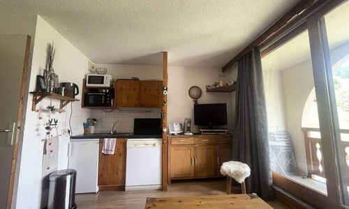 Charming One-bedroom Apartment With Magnificent View Close to the Super Venosc Chairlift