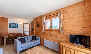 Living area - Apartment in Les Allues Near Olympe Lift (Les Allues)