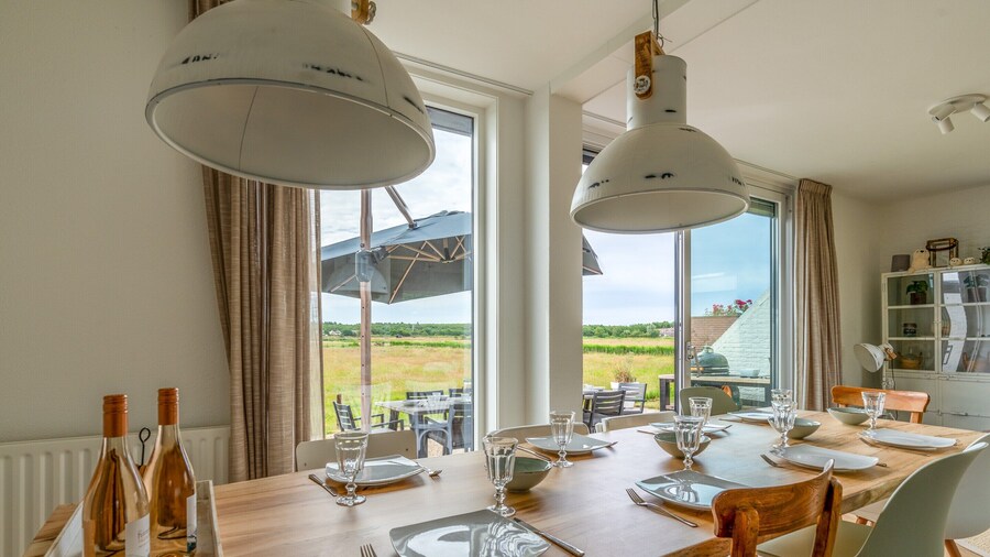 Luxury 10-person Family Villa