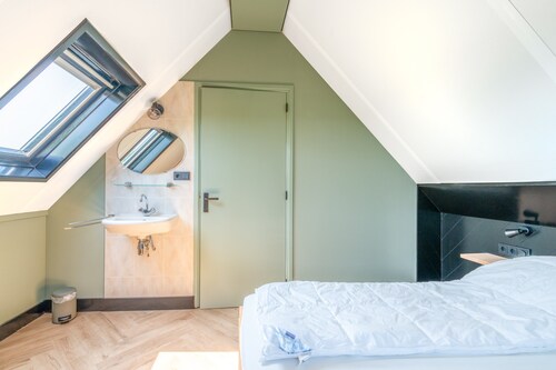 Modern and Attractive 5-person Holiday Home