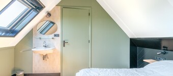 Modern and Attractive 5-person Holiday Home