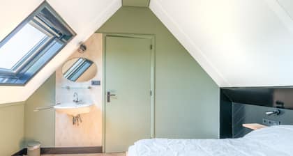 Modern and Attractive 5-person Holiday Home