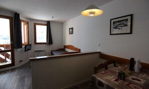 Dining - VAL Thorens Pleasant Studio Cabin FOR 4 People Ski-in (Les Belleville)