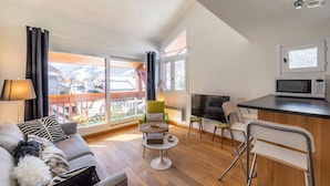 Unclassified image, 2 of 3, button - Beautiful 3-room Duplex Apartment in the Center of Meribel, Close to Shops and ski Slopes (Les Allues)