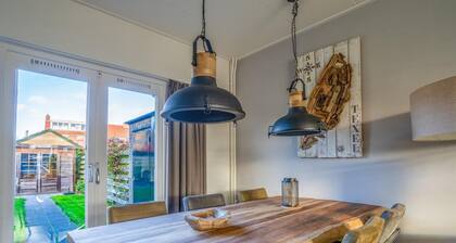 Modernly Furnished Holiday Home for 5 People in De Koog