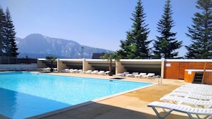 Pool - Apartment in Belledonne Near Arselle Plateau (Chamrousse)