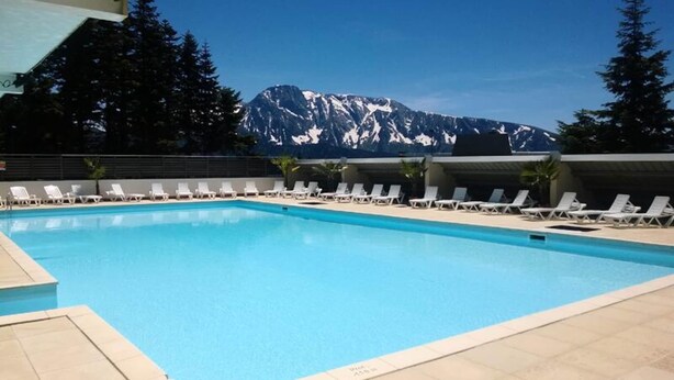 Pool - Apartment in Belledonne Near Arselle Plateau (Chamrousse)