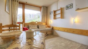 Interior - Studio for 3 People in the Resort Center (Bourg-Saint-Maurice)