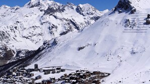 Unclassified image, 3 of 3, button - Elegant 3-level Apartment With Panoramic Views (Tignes)