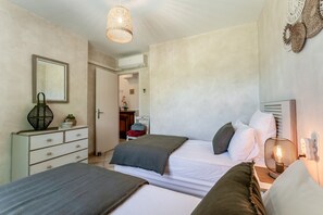 2 chambres, fer et planche à repasser, Wi-Fi, draps fournis