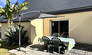 Outdoor dining - House Near Pleneuf-val-andre Beach (Pleneuf-Val-Andre)