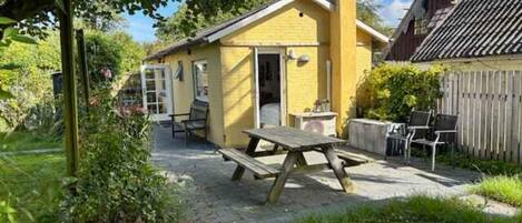 تناول الطعام بالخارج