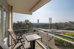 Apartment | Balcony - 2 Person Island View Apartment (De Koog)