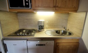 Microwave, dishwasher, electric kettle, toaster - Apartment in Slalom Near Ski Slopes (Les Belleville)