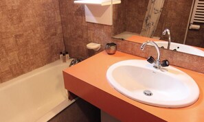 Bathroom - Apartment in Slalom Near Ski Slopes (Les Belleville)