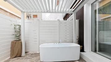 Tina de hidromasaje interior