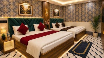 Habitación cuádruple superior | Ropa de cama de alta calidad y edredones de plumas