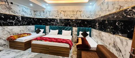 Phòng 4 Superior | Bộ đồ giường cao cấp, chăn bông, nệm cao su hoạt tính (memory foam)