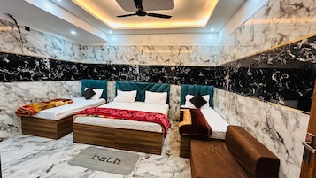 Quarto quádruplo superior | Roupas de cama premium, edredons de pluma