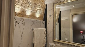Shower, hair dryer, bidet, towels