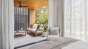 4 عدّة غرف نوم وخدمة الإنترنت وملاءات أسرّة