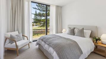 4 bedrooms, internet, bed sheets