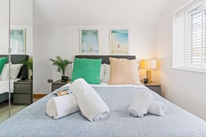 2 عدّة غرف نوم ومكواة/لوح كي وواي فاي مجانًا وملاءات أسرّة