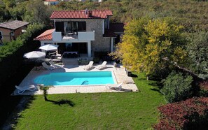 Exterior - Villa ISA (5*): Steinhaus, Beheizter Pool, Whirlpool, Sauna, Panoramablick (Vrh)