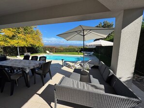 Outdoor dining - Villa ISA (5*): Steinhaus, Beheizter Pool, Whirlpool, Sauna, Panoramablick (Vrh)