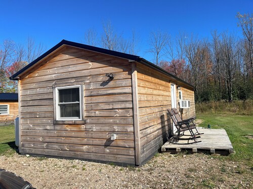 Charming cabin in Brushton NY. Unit 9