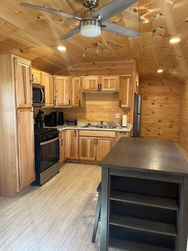 Charming cabin with AC in Brushton