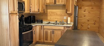 Charming cabin with AC in Brushton