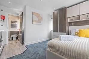 1 chambre, fer et planche à repasser, accès Internet, draps fournis