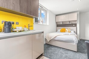 1 habitación, tabla de planchar con plancha, internet y ropa de cama 