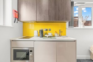 冰箱、微波炉、炉灶、茶具/咖啡用具