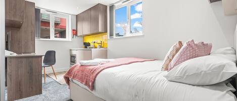 1 dormitorio, tabla de planchar con plancha, Internet y ropa de cama